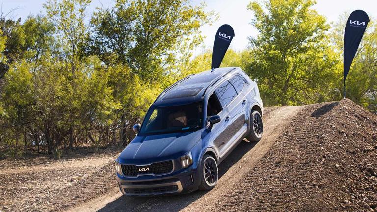 2024 Kia Telluride in blue.